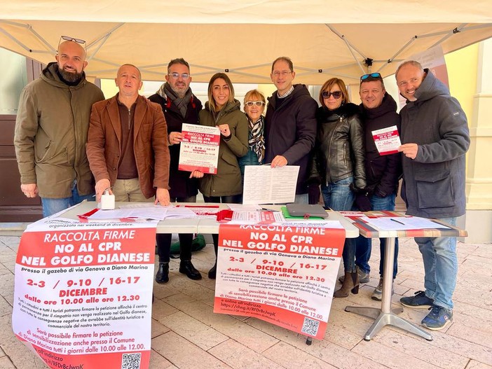Primo giorno di raccolta firme contro il CPR: sono già più di 1000 (foto) Primo giorno di raccolta firme contro il CPR: sono già più di 1000 (foto)