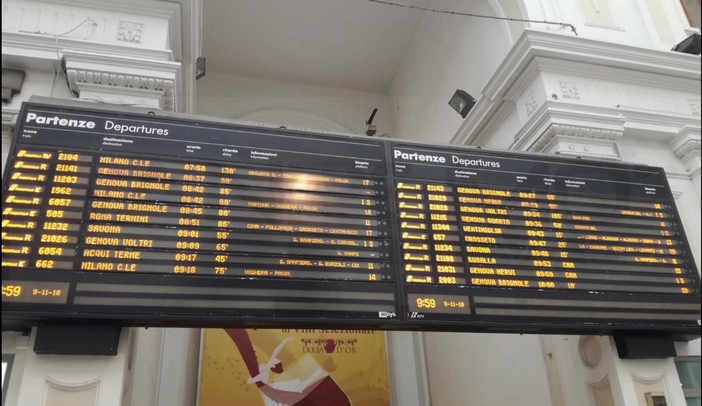 Guasti e ritardi dei treni, Assoutenti minaccia una denuncia in Procura