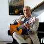 Il suono della chitarra di Raúl Olmos sotto le stelle di San Bartolomeo Il suono della chitarra di Raúl Olmos sotto le stelle di San Bartolomeo
