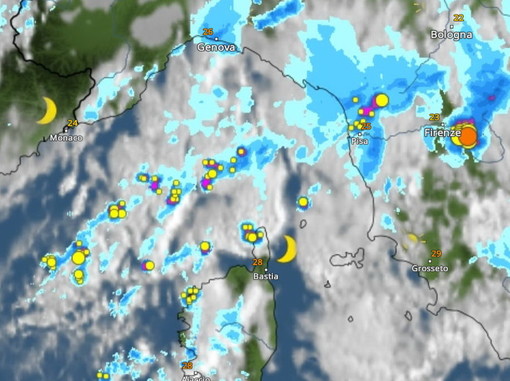 Previsioni, allerta e polemiche: i temporali ci sono stati ma sono transitati solo in mare (Foto) Previsioni, allerta e polemiche: i temporali ci sono stati ma sono transitati solo in mare (Foto)