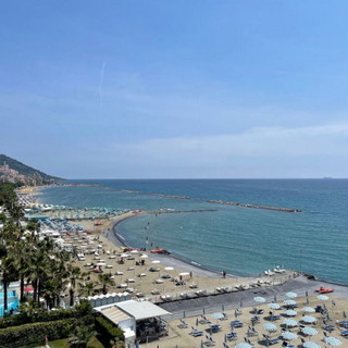 Diano Marina: presentati i lavori di ripascimento della spiaggia di Borgo Paradiso, Toti &quot;Miglioriamo la difesa della costa&quot; (Foto e Video)