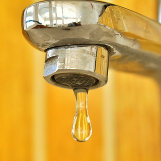 Lavori sulla rete di Rivieracqua: rubinetti a secco nella notte tra giovedì e venerdì