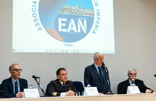 Il comandante Carlo Ascheri confermato presidente dell'associazione ex allievi del Nautico