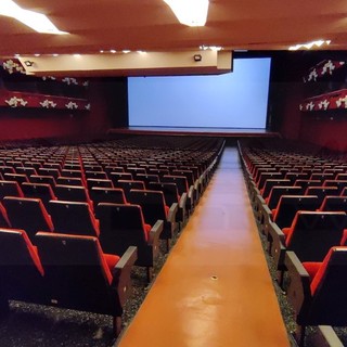 Divieto di accesso a cinema e ristoranti per non vaccinati: Toti "Quella di Bassetti presa di posizione più che opportuna"