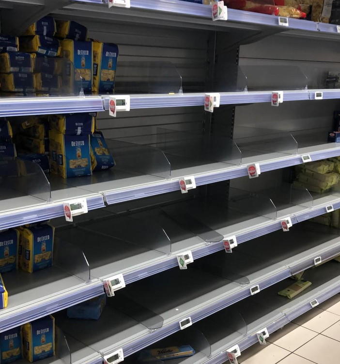 Allarme #Coronavirus: anche nella nostra provincia supermercati presi d'assalto e scaffali vuoti Allarme #Coronavirus: anche nella nostra provincia supermercati presi d'assalto e scaffali vuoti