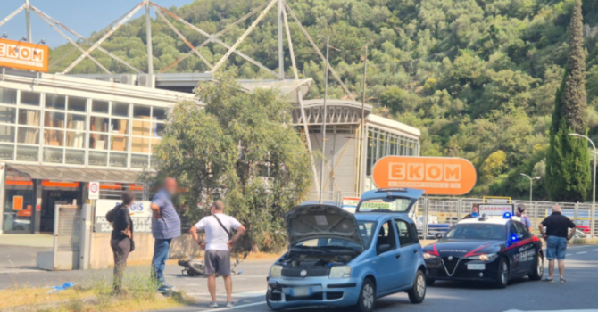 Pontedassio, scontro tra auto e moto sulla Nazionale: ferito un uomo di 48 anni Pontedassio, scontro tra auto e moto sulla Nazionale: ferito un uomo di 48 anni