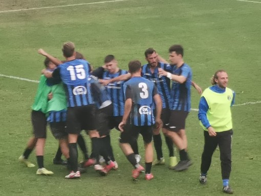 Imperia: neroazzurri belli e convincenti battono il Bra 2-0. Gol da centrocampo di Petti e raddoppio dello scatenato Cassata