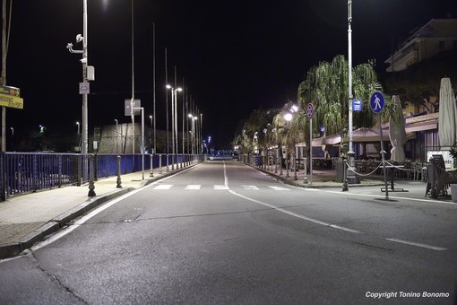 Liguria sull'orlo dell'arancione: il Governatore Toti "Disponibile a valutare misure più restrittive con il Governo" Liguria sull'orlo dell'arancione: il Governatore Toti "Disponibile a valutare misure più restrittive con il Governo"
