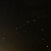 Trenino di luci in cielo, da Seborga avvistata la costellazione di satelliti Starlink