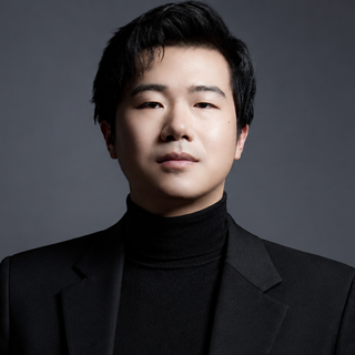 Esibizione del violinista Simon Zhu al teatro dell'opera del Casinò di Sanremo