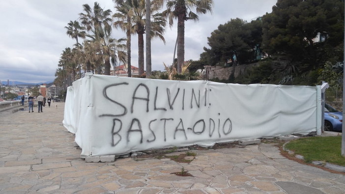 Imperia: a Borgo Peri compare una scritta contro il Ministro dell'Interno &quot;Salvini, basta odio&quot;