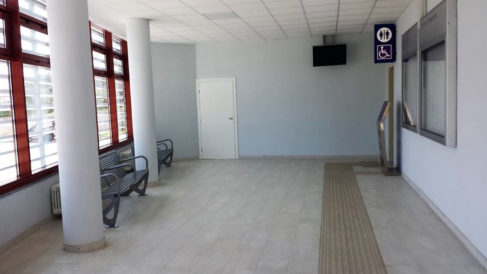 Diano: nuova sala d'attesa e servizi igienici, la stazione ferroviaria diventa più fruibile
