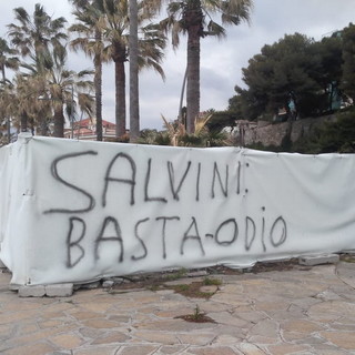 Imperia: a Borgo Peri compare una scritta contro il Ministro dell'Interno &quot;Salvini, basta odio&quot;