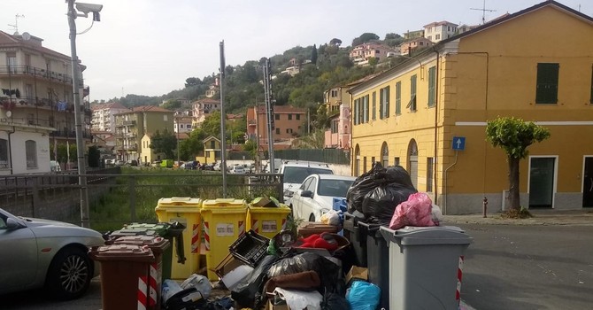 Giro di vite contro i furbetti della spazzatura: a Imperia arrivano gli ispettori ambientali
