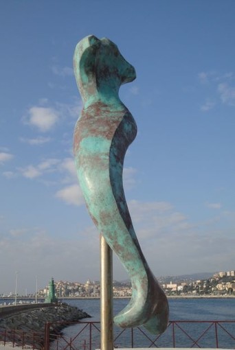 Serenella Sossi alla galleria del Castello a Imperia “racconta” la sua “Forma Sirena”