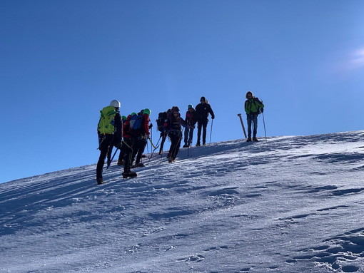 Sette ragazzi intrappolati da ieri al rifugio 'Sanremo' sul Saccarello: il Soccorso Alpino li 'riporta' a Monesi (Foto)