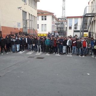 Sciopero degli studenti all'Ipsia di Imperia e Sanremo per protestare contro il reintegro della Preside Zappulla (Foto e Video)