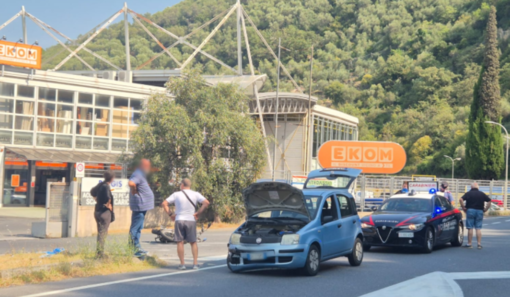 Pontedassio, scontro tra auto e moto sulla Nazionale: ferito un uomo di 48 anni Pontedassio, scontro tra auto e moto sulla Nazionale: ferito un uomo di 48 anni