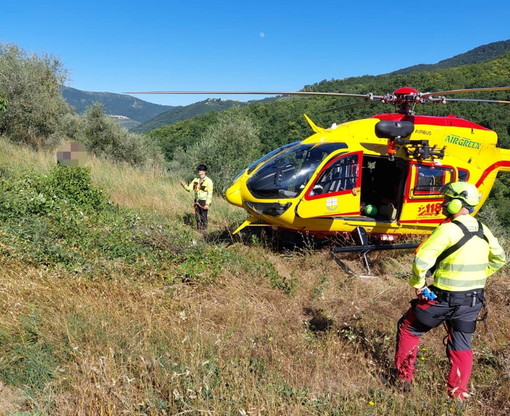 Villa Faraldi: agricoltore finisce sotto a un trattore in frazione Deglio, intervento dell'elicottero e del 118