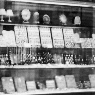 ACCADDE OGGI, 8 SETTEMBRE 1977. Gioielliere smarrisce preziosi: chi li ha ritrovati pretende una sostanziosa ricompensa