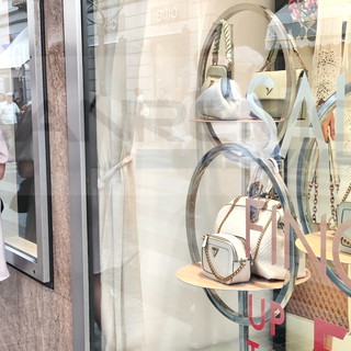 Partenza a rilento dei saldi oggi nella nostra provincia: molti turisti hanno preferito la spiaggia allo shopping (Foto) Partenza a rilento dei saldi oggi nella nostra provincia: molti turisti hanno preferito la spiaggia allo shopping (Foto)