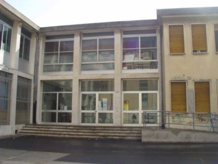 Imperia: istituto comprensivo Sauro, il preside lascia la scuola, in arrivo il dirigente che aveva rinunciato all'incarico Imperia: istituto comprensivo Sauro, il preside lascia la scuola, in arrivo il dirigente che aveva rinunciato all'incarico