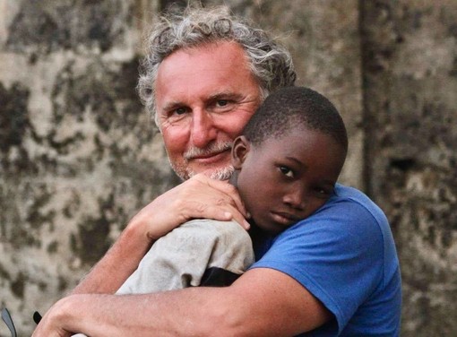 Tentato colpo di stato in Sierra Leone, il dott. Ravera racconta "C'è il coprifuoco e l'atmosfera è strana, aspettiamo..." Tentato colpo di stato in Sierra Leone, il dott. Ravera racconta "C'è il coprifuoco e l'atmosfera è strana, aspettiamo..."