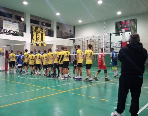 Pallavolo: le numerose defezioni costringono il Grafiche Amadeo ad una sconfitta annunciata (0-3) col Saronno Pallavolo: le numerose defezioni costringono il Grafiche Amadeo ad una sconfitta annunciata (0-3) col Saronno