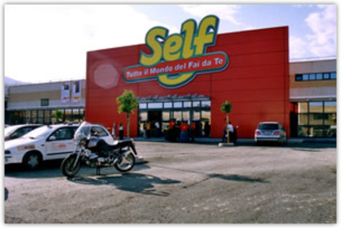 Ceduto il ramo d'azienda di 'Self' a 'Brico Fer': salvo il futuro lavorativo per 100 dipendenti di Taggia, Imperia ed Albenga Ceduto il ramo d'azienda di 'Self' a 'Brico Fer': salvo il futuro lavorativo per 100 dipendenti di Taggia, Imperia ed Albenga