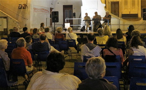 Riva Ligure: applausi ieri per Graziano Consiglieri e Antonello Ascheri che hanno aperto la rassegna letteraria 'Sale in Zucca'