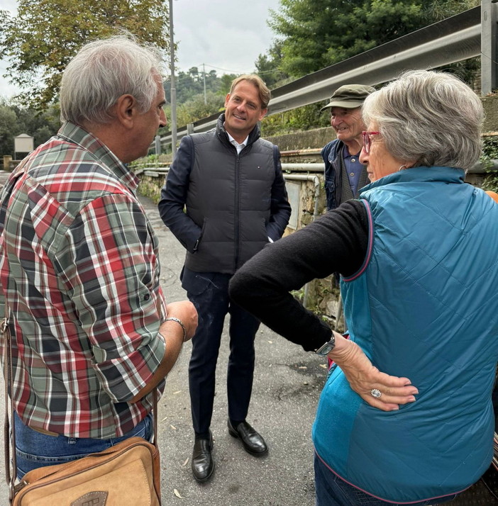 Urbanistica: Marco Scajola a Diano Arentino "120mila euro per ristrutturare un collegamento importante" Urbanistica: Marco Scajola a Diano Arentino "120mila euro per ristrutturare un collegamento importante"