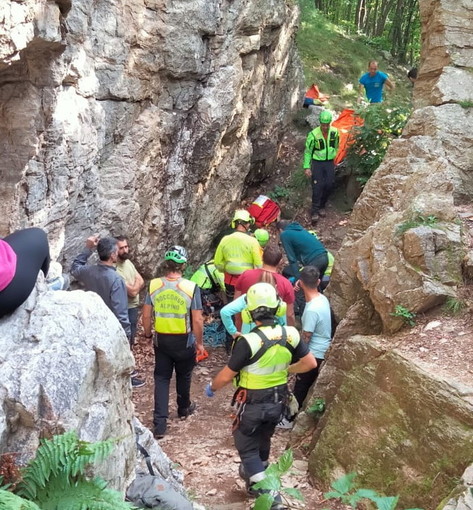 Ormea: 38enne di Sanremo vola per 5 metri mentre si sta arrampicando sulla Falesia (Foto) Ormea: 38enne di Sanremo vola per 5 metri mentre si sta arrampicando sulla Falesia (Foto)