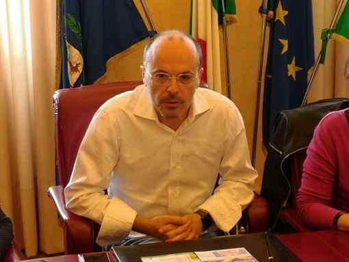 Imperia: il Sindaco Capacci avverte "Senza l'approvazione del bilancio, Sol&vento sarà l'ultima manifestazione che il comune potrà finanziare" (Video) Imperia: il Sindaco Capacci avverte "Senza l'approvazione del bilancio, Sol&vento sarà l'ultima manifestazione che il comune potrà finanziare" (Video)