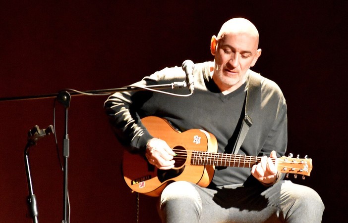 Imperia, comicità e musica a Borgo Prino con Sgrilli e i Gary Baldi Bros