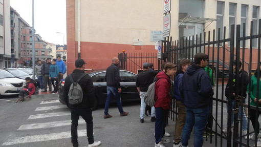 Sciopero degli studenti all'Ipsia di Imperia e Sanremo per protestare contro il reintegro della Preside Zappulla (Foto e Video)