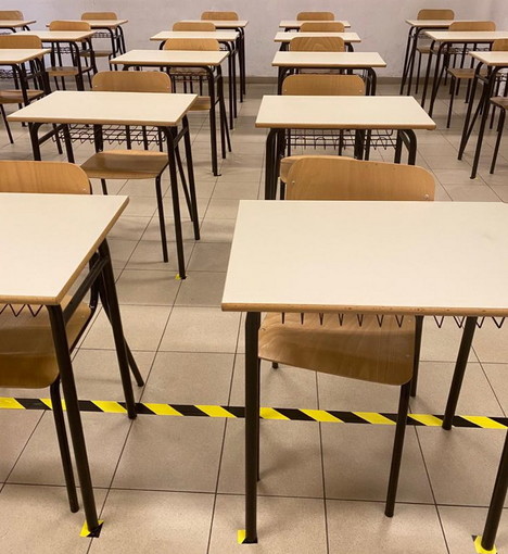 Coronavirus, tre classi in quarantena, chiuso il plesso scolastico Sauro di via Argine Destro a Imperia Coronavirus, tre classi in quarantena, chiuso il plesso scolastico Sauro di via Argine Destro a Imperia