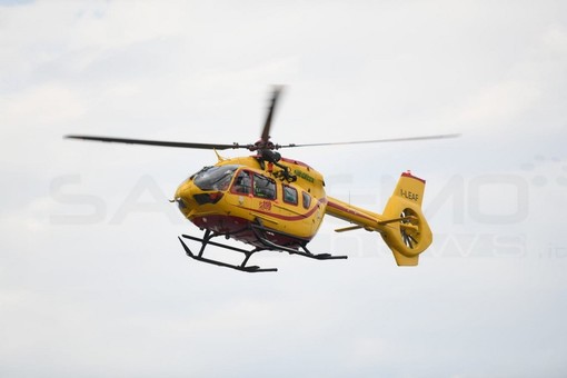 Cade facendo motocross nella zona di Cesio: trasportato in elicottero al 'Santa Corona'
