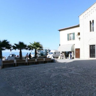 Santo Stefano al Mare: la manutenzione dell'aiuola di piazza Scovazzi affidata all'Istituto 'Aicardi' di Sanremo Santo Stefano al Mare: la manutenzione dell'aiuola di piazza Scovazzi affidata all'Istituto 'Aicardi' di Sanremo