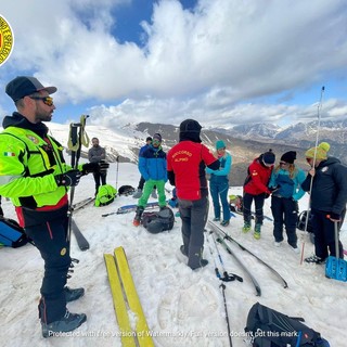 Localizzazione sotto una valanga con l'Artva: domenica scorsa giornata con il Soccorso Alpino a Monesi (Foto)