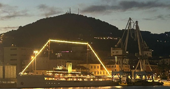 La motonave SS Delphine continua a conquistare gli imperiesi La motonave SS Delphine continua a conquistare gli imperiesi