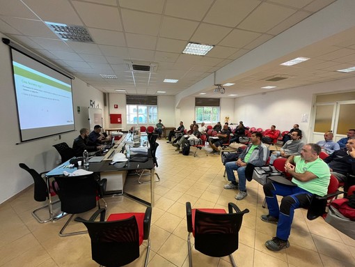 Sinergia tra Seicpt di Imperia e Kerakoll: incontro tecnico con aziende edili per aggiornamento sui sistemi termoisolanti a cappotto (Foto) Sinergia tra Seicpt di Imperia e Kerakoll: incontro tecnico con aziende edili per aggiornamento sui sistemi termoisolanti a cappotto (Foto)