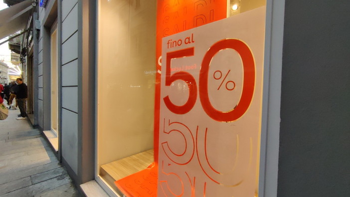 Saldi super per quasi tutto il weekend: +10% rispetto all'anno scorso dopo un dicembre scoppiettante Saldi super per quasi tutto il weekend: +10% rispetto all'anno scorso dopo un dicembre scoppiettante
