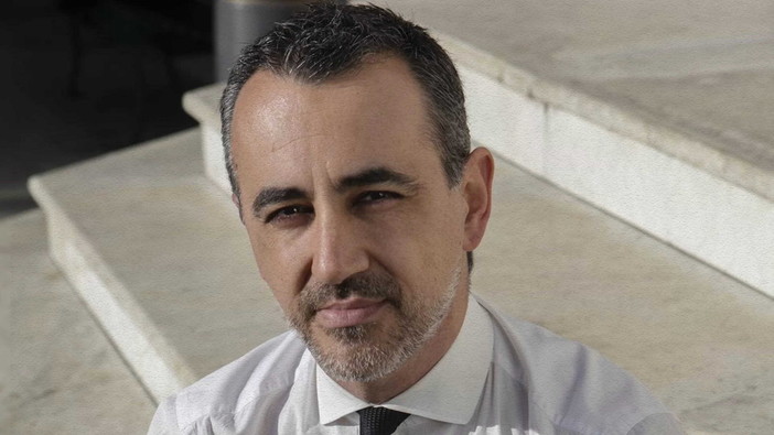 Simone Regazzoni in 'La Palestra di Platone' al Teatro Cavour di Imperia Simone Regazzoni in 'La Palestra di Platone' al Teatro Cavour di Imperia