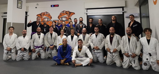 Imperia: con 'Tribe Jiu Jitsu Infinity' l'Open Mat di Natale per lo scambio degli auguri