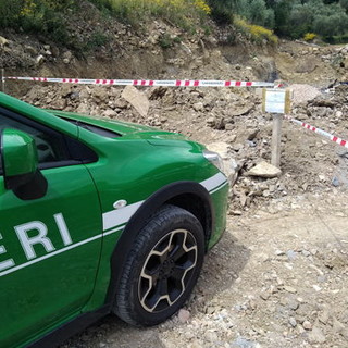 Diano Castello: voleva farsi l'orto per la pensione, ma il muro era abusivo ed in una zona vincolata (Foto) Diano Castello: voleva farsi l'orto per la pensione, ma il muro era abusivo ed in una zona vincolata (Foto)