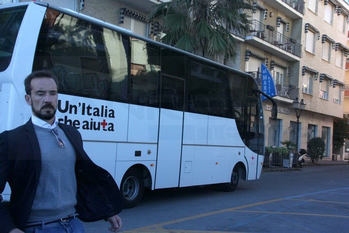 Alassio: tra poco il trasferimento dei turisti piemontesi, Toti "Abbiamo raggiunto un ottimo risultato" (Foto e Video)
