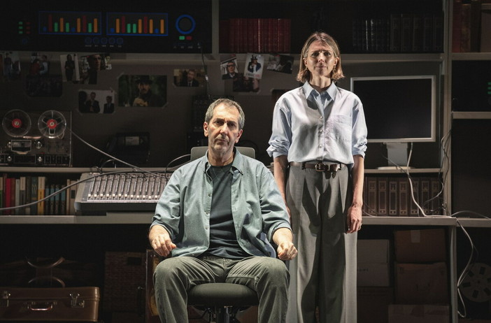 Paolo Calabresi e Carolina Di Domenico in 'Tutti gli uomini che non sono' al Teatro Cavour di Imperia Paolo Calabresi e Carolina Di Domenico in 'Tutti gli uomini che non sono' al Teatro Cavour di Imperia