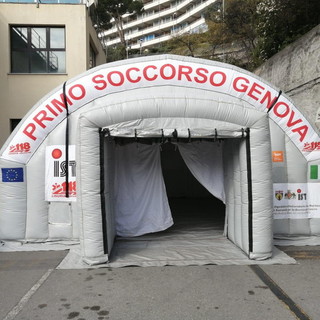 A Genova i primi provvedimenti dopo l'ordinanza: montata la tenda di 'Primo Soccorso' al San Martino (Foto)