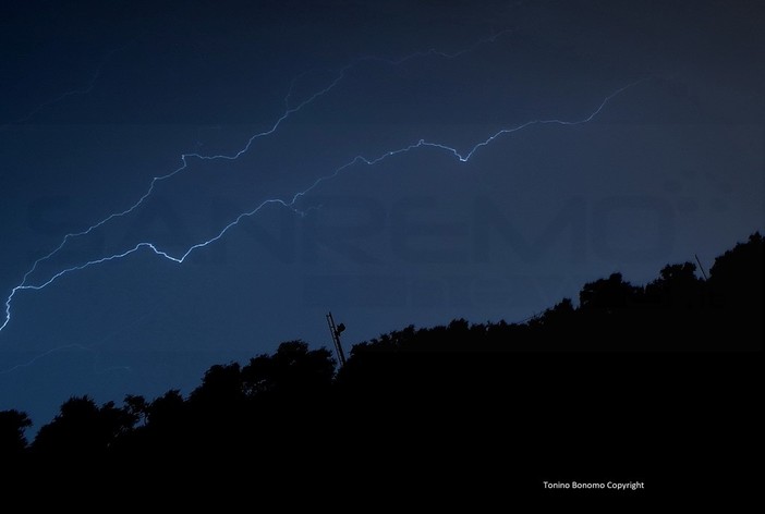 Maltempo: anche gli ultimi 'modelli' confermano l'allerta arancione, sulla nostra provincia il picco tra le 4 e le 7. Scuole tutte chiuse (Video)