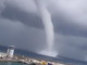 Dalle 15 siamo passati all'allerta 'giallo': previsto un miglioramento ma mercoledì tornano le nuvole, tromba marina in Corsica (Video)